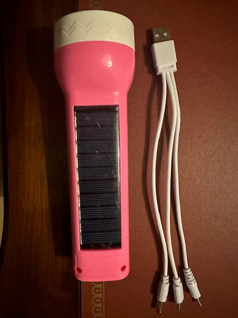 Lampe torche solaire à LED rechargeable de couleur rose et bleue